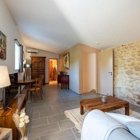 La Maison De Livia, Gite, Chambres Et Table D'Hotes Sauzet (Gard) Экстерьер фото