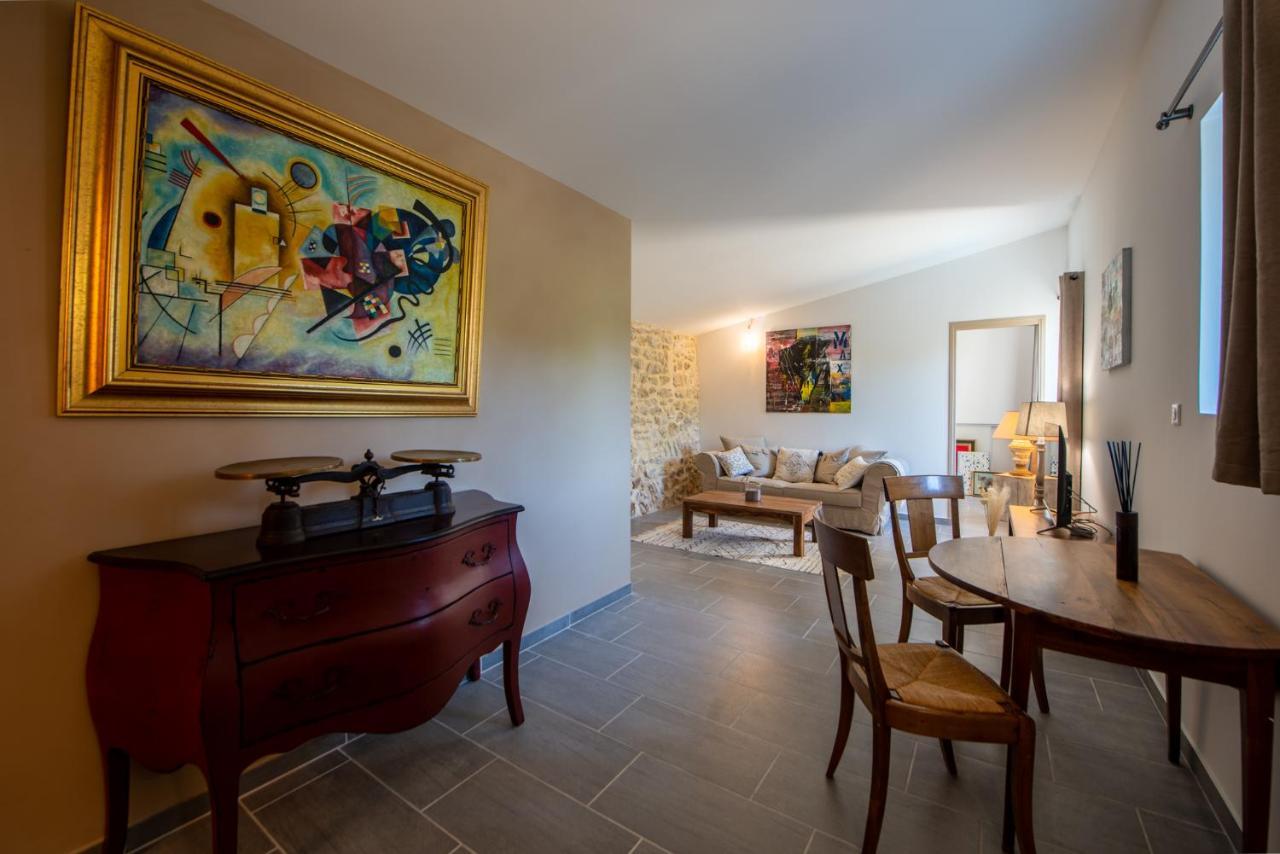 La Maison De Livia, Gite, Chambres Et Table D'Hotes Sauzet (Gard) Экстерьер фото