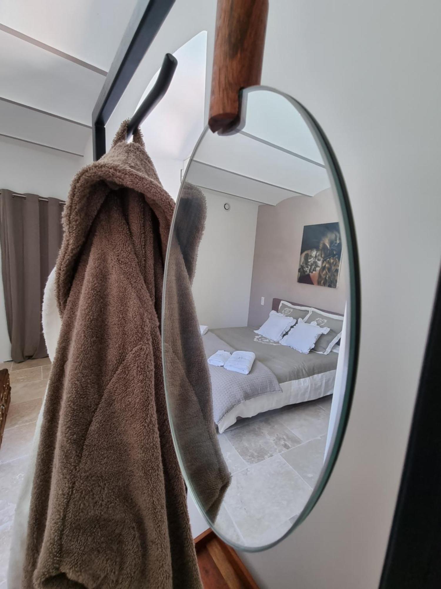 La Maison De Livia, Gite, Chambres Et Table D'Hotes, Entre Uzes Et Nimes Sauzet  Экстерьер фото