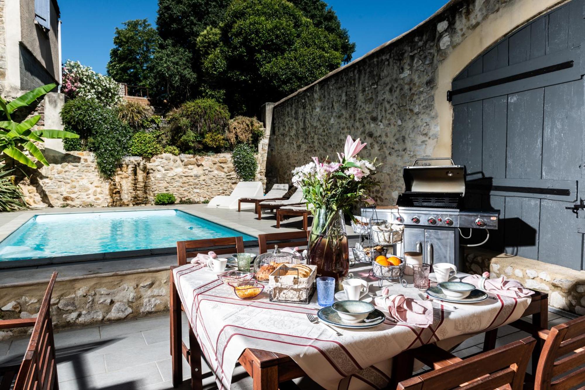 La Maison De Livia, Gite, Chambres Et Table D'Hotes Sauzet (Gard) Экстерьер фото