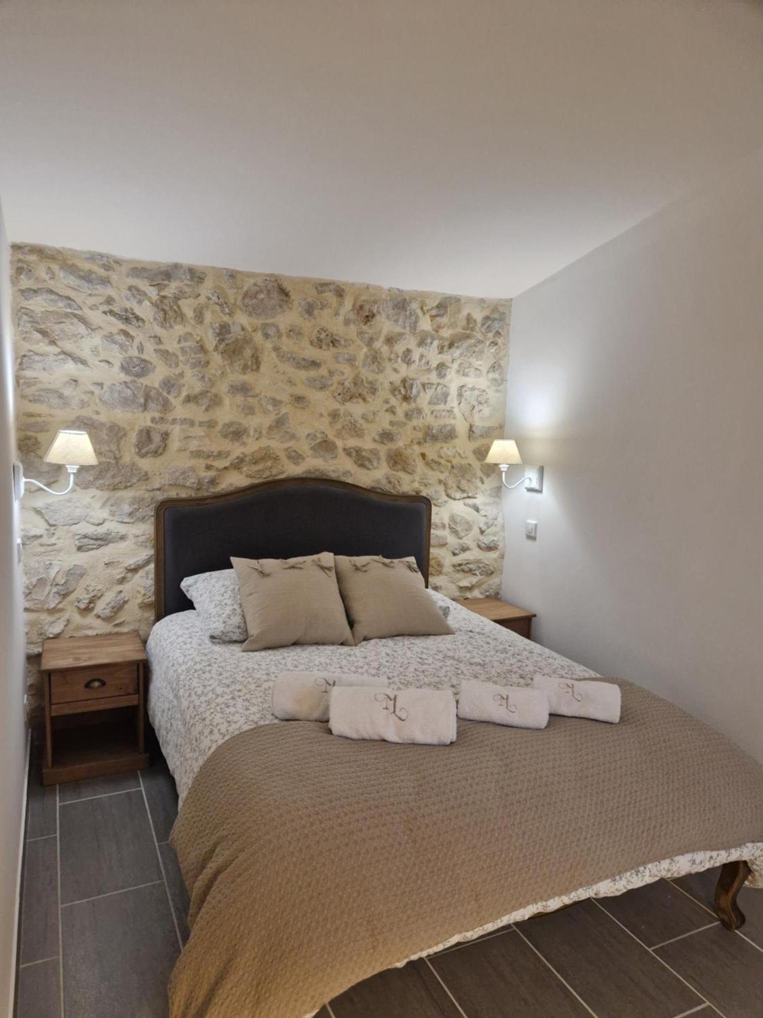 La Maison De Livia, Gite, Chambres Et Table D'Hotes, Entre Uzes Et Nimes Sauzet  Экстерьер фото