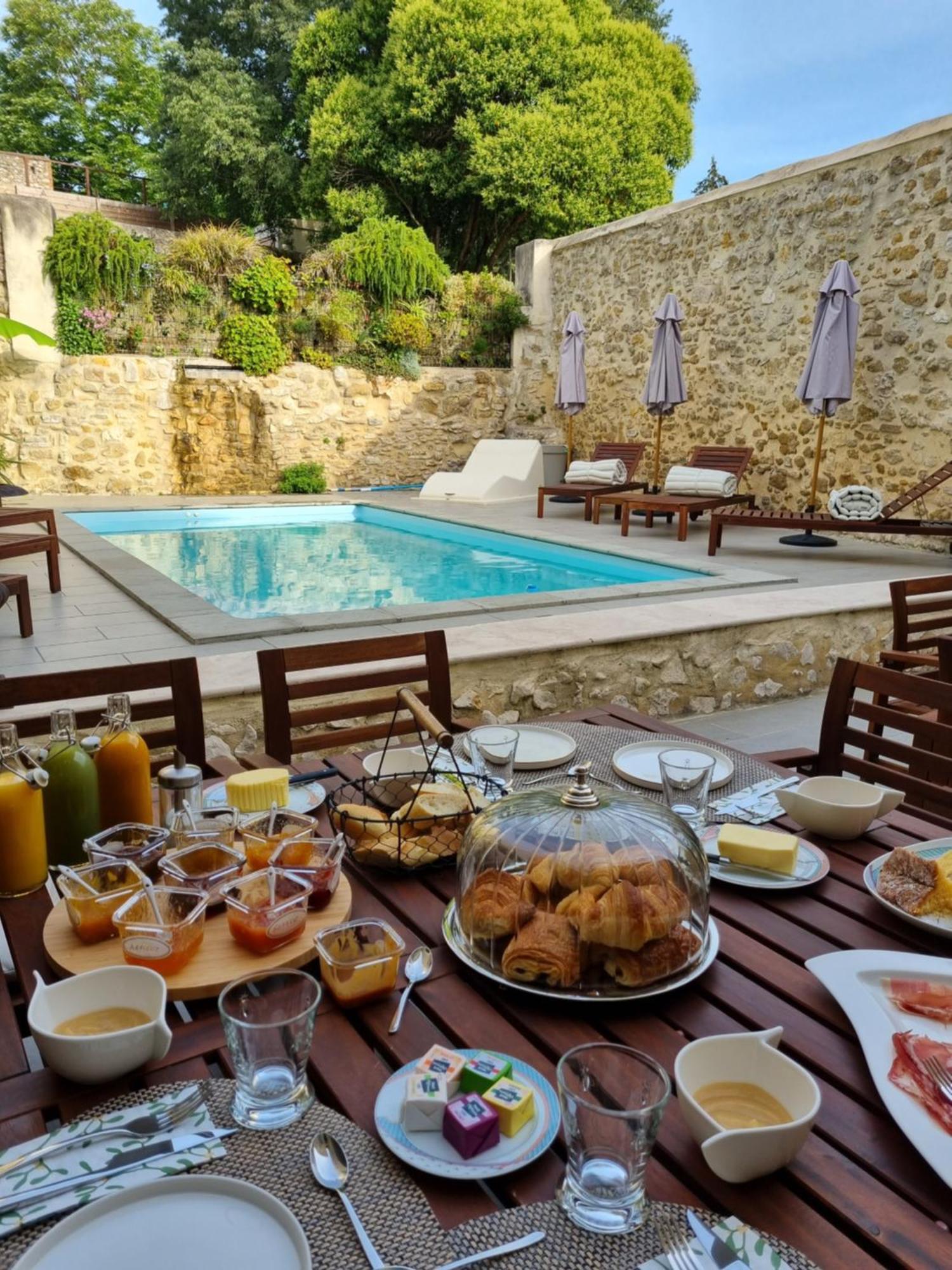 La Maison De Livia, Gite, Chambres Et Table D'Hotes, Entre Uzes Et Nimes Sauzet  Экстерьер фото